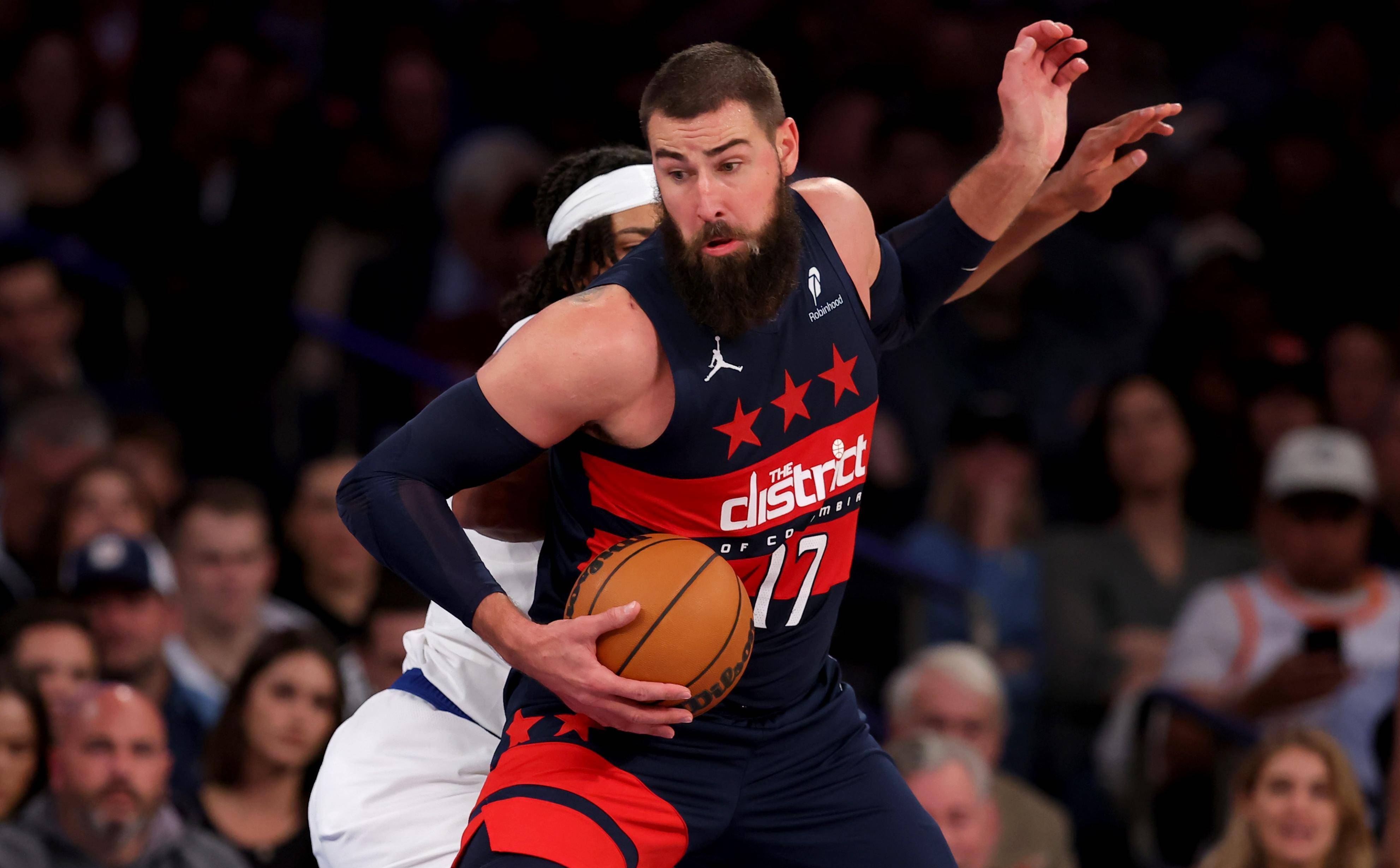 足球市场产 足球市场产